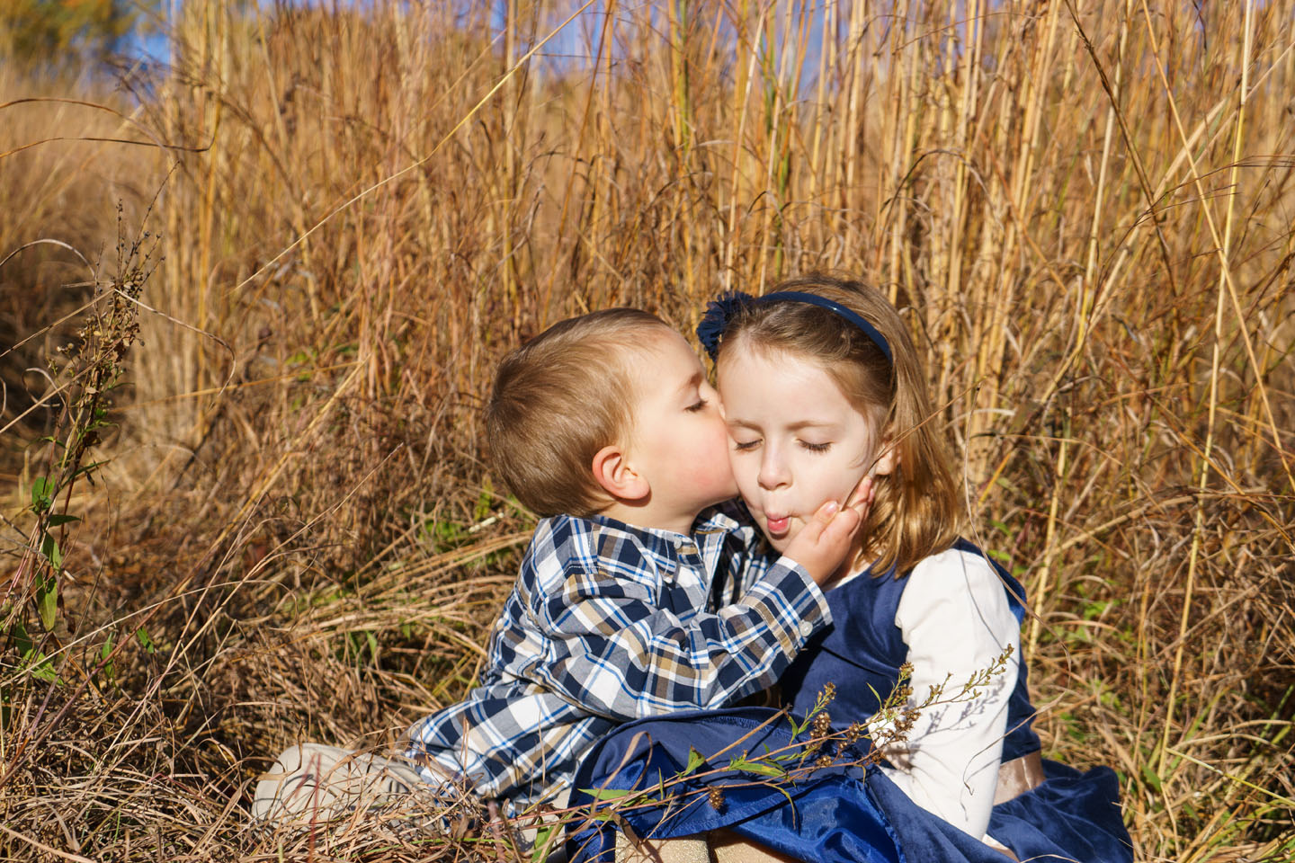 Eagan Family Photography - siblings kissing