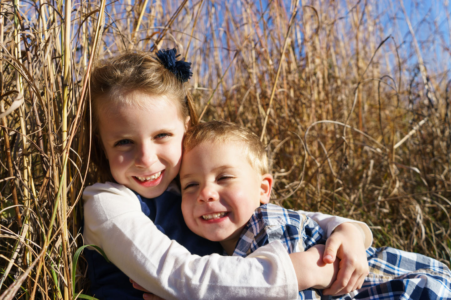 Eagan Family Photography - kids hugging in the grass